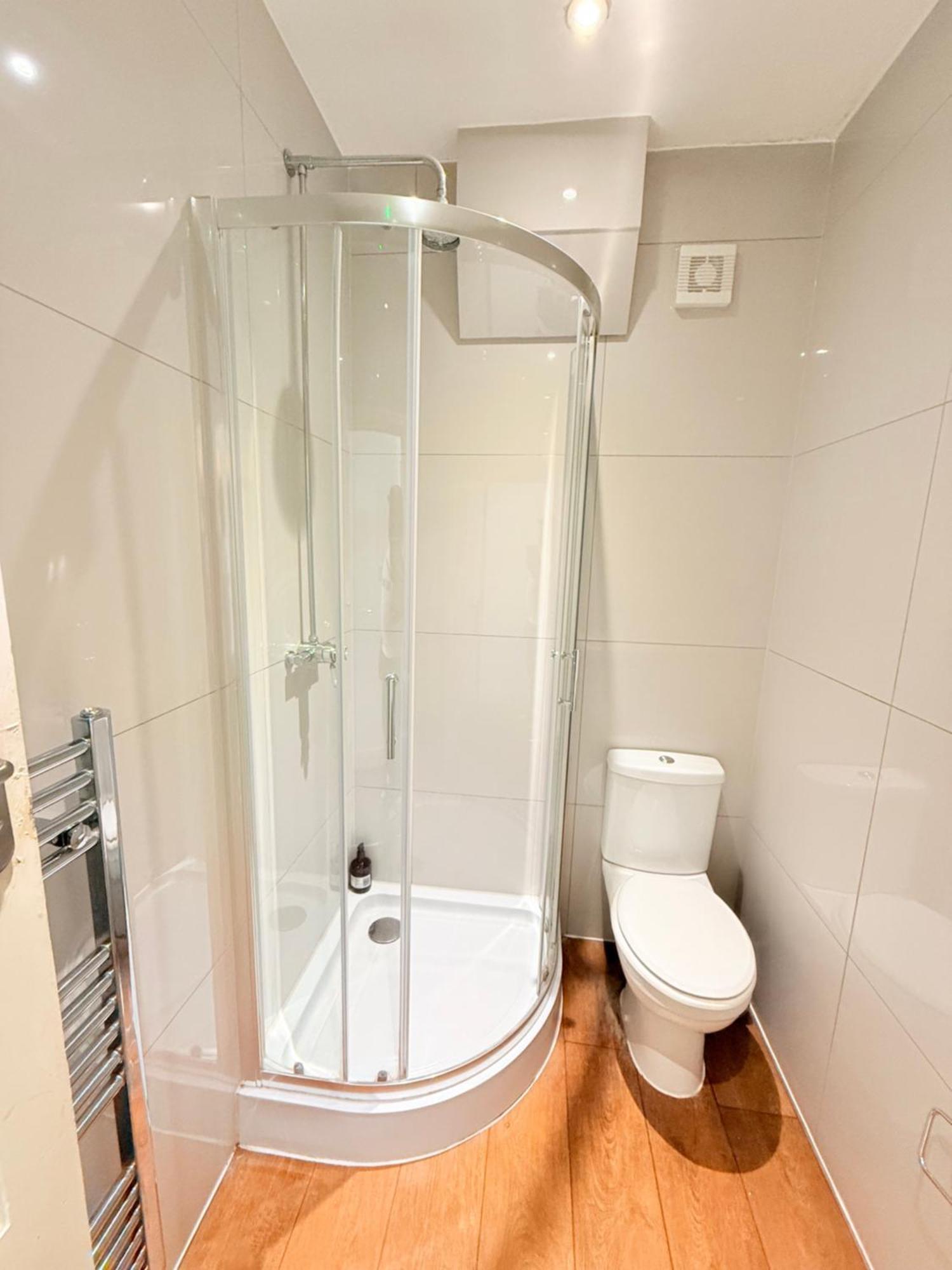 Holiday home Spacious 5-bedroom House Close To Station London