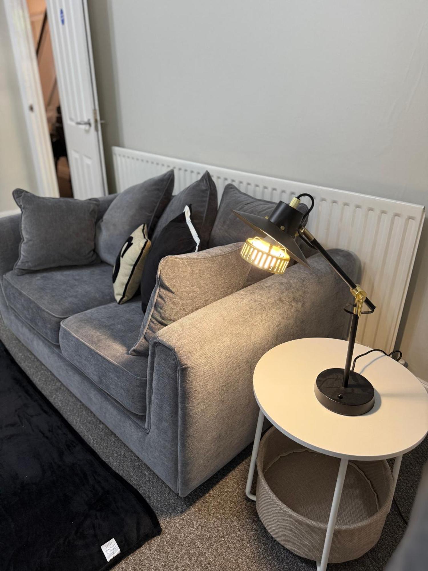 Spacious 5-bedroom House Close To Station Holiday home London